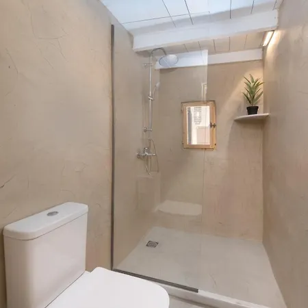 3-4 Bedrooms In Old Town *