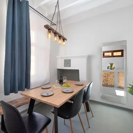 3-4 Bedrooms In Old Town