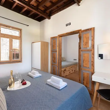 3-4 Bedrooms In Old Town *