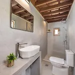3-4 Bedrooms In Old Town شقة *