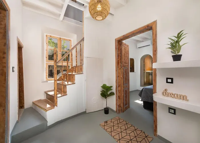 3-4 Bedrooms In Old Town