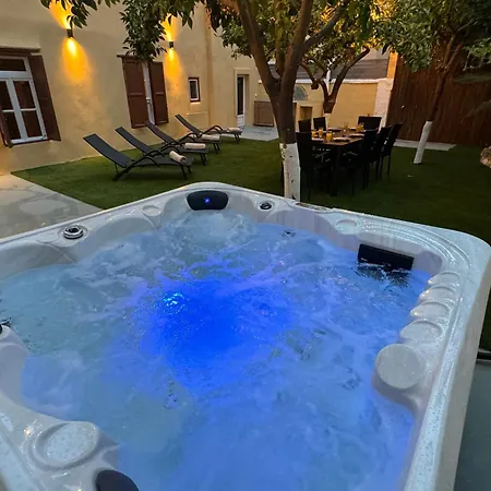 3-4 Bedrooms In Old Town Rhodes City